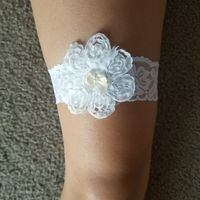 DIY: veil and garter addition!