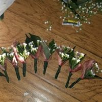 Boutineers, sign for table, and photo area