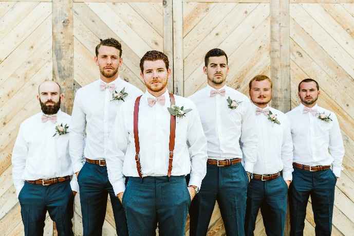 Groomsmen, no jackets with boutonniers