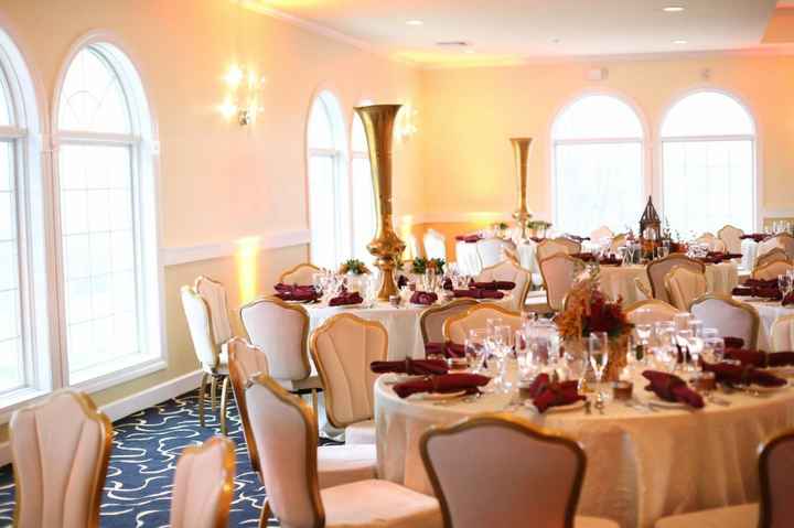 Low centerpiece in front