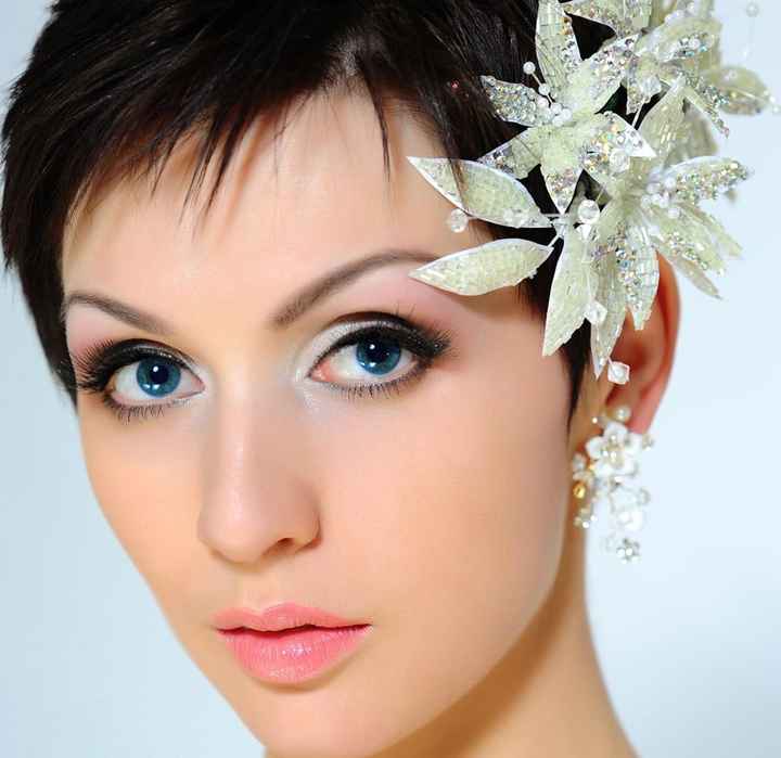 Wedding hairstyle for shorter hair