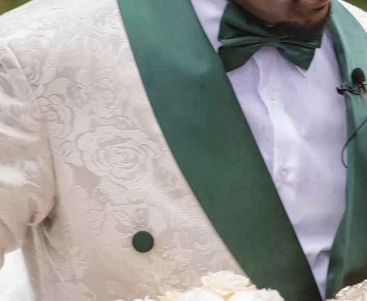 Describe this suit type - 1