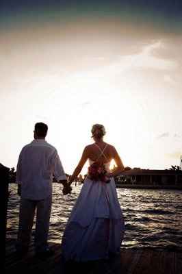 Anyone have beach wedding photos I can look at?