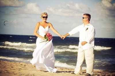 Anyone have beach wedding photos I can look at?