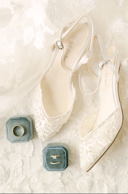 White lace shoes 1