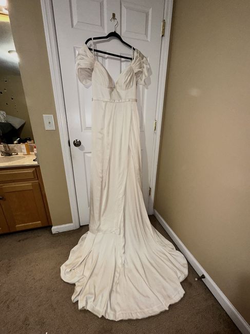How to sell my unworn wedding dress 1