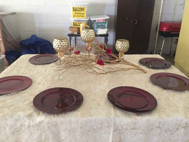 Low centerpiece tables with embroidery 