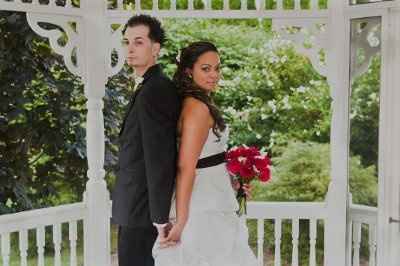 Let's see all of the bride's with their grooms!