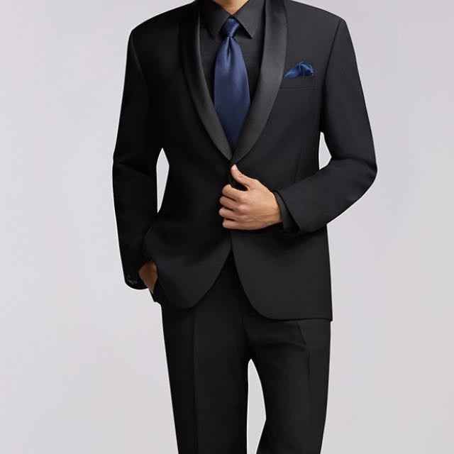 Bridesmaids in navy and groomsman and groom in navy tux is this ok?