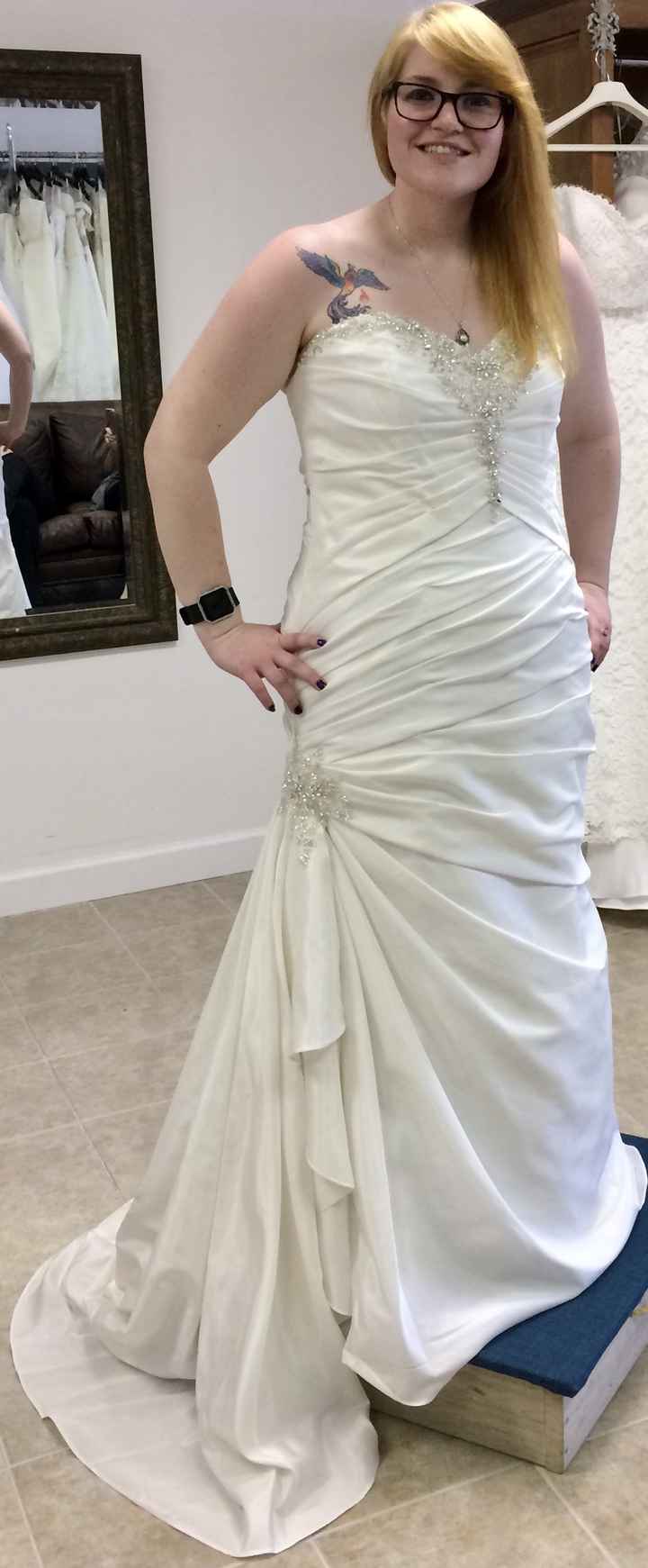 Does anyone recognize this dress or can help me figure out who the designer is? - 1