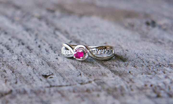 SPINOFF: Whether you like your engagement ring or not, let's see them!