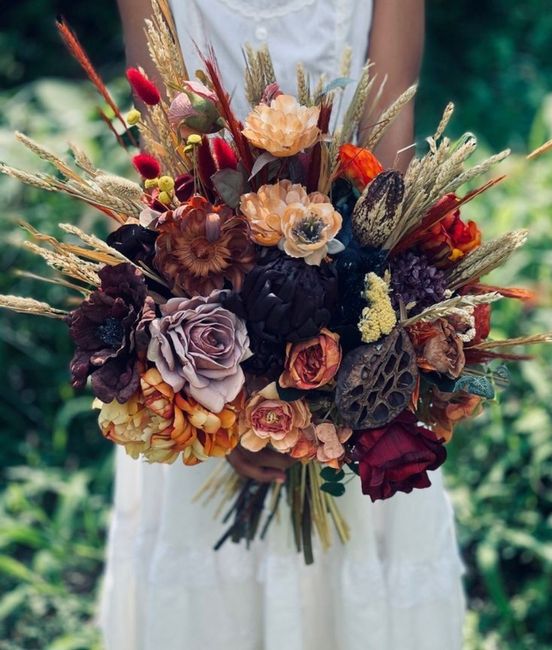 What flowers are best for fall weddings? 3
