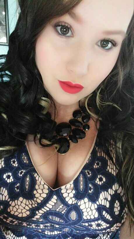 Show me your red lips!