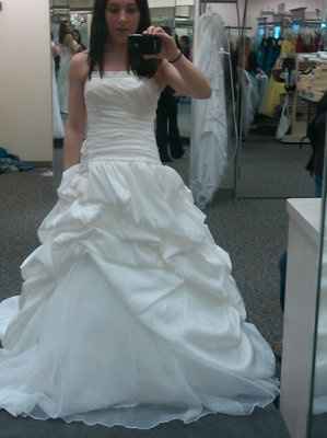 wedding dresses!!! pics!!!