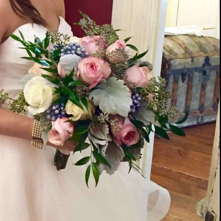 , let's see your wedding bouquet  ladies!!