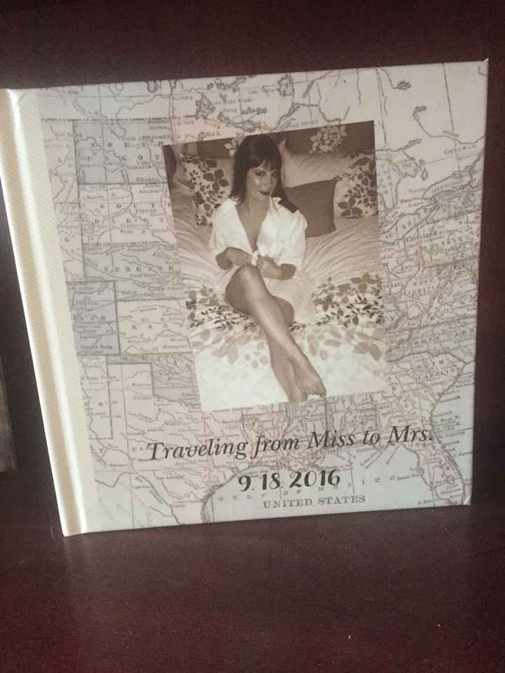Buodoir photo book for the groom