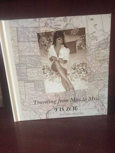 Buodoir photo book for the groom