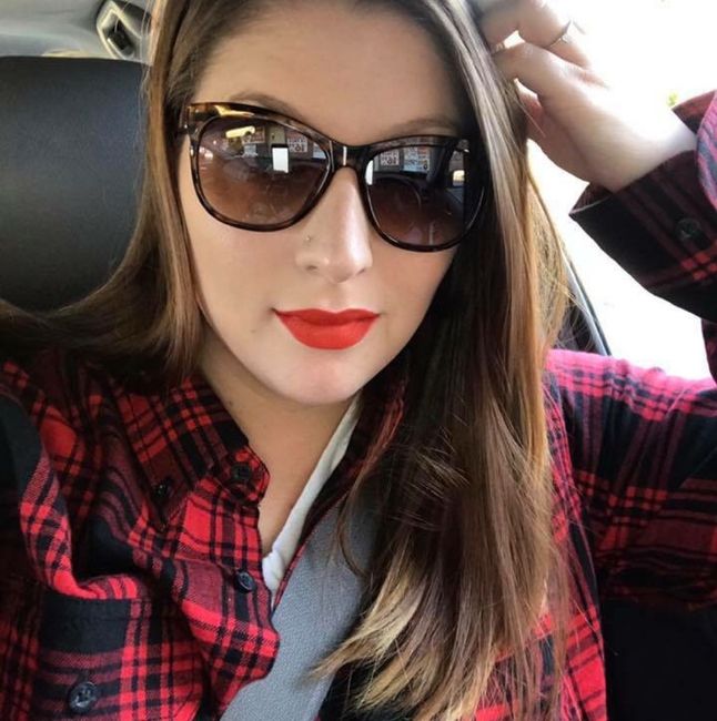 Show me your red lips!