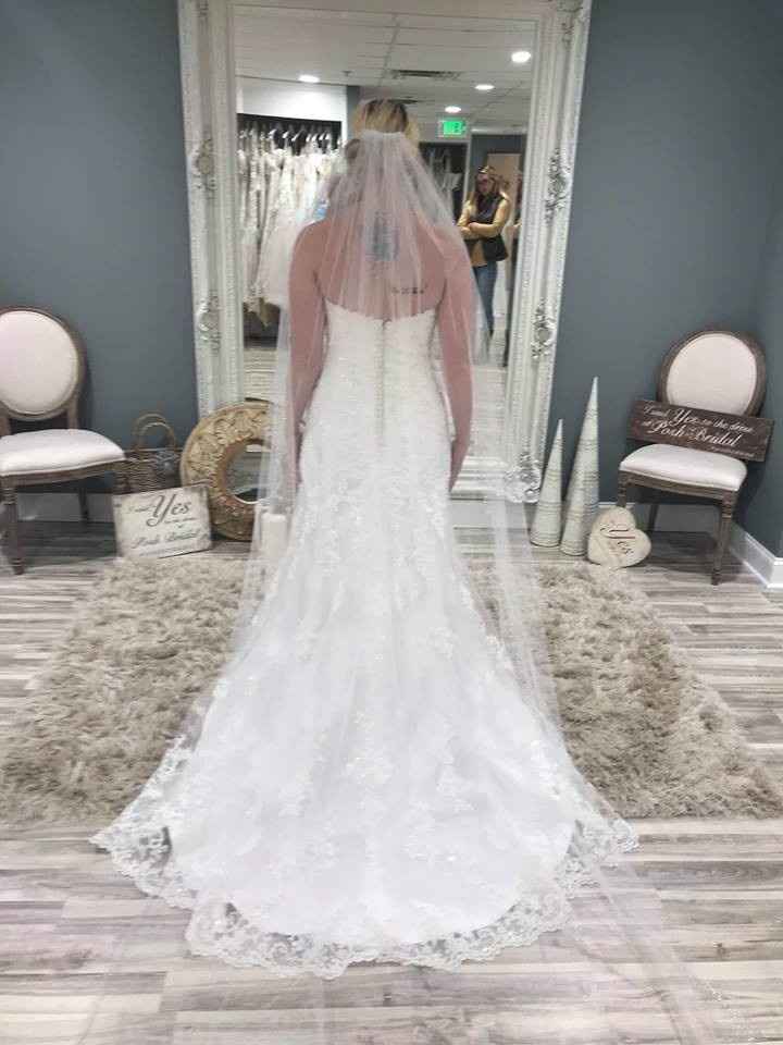 LOVe everyones dresses!!!