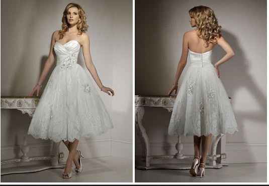 Who all is doing a second dress/reception dress?