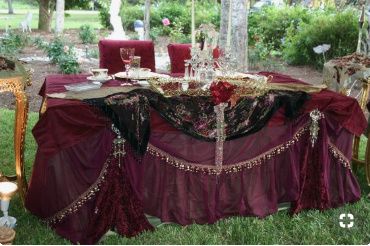 Victorian Sweetheart Table Idea