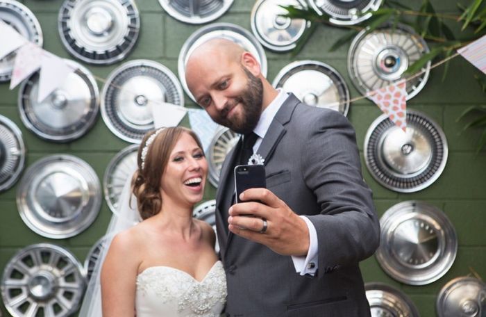 Faux Pas or Nah: Texting the bride or groom on the wedding day? 1