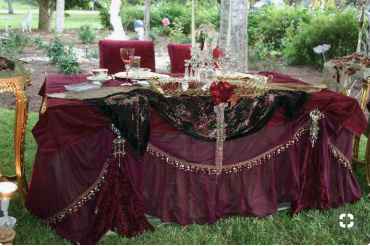 Victorian Sweetheart Table Idea