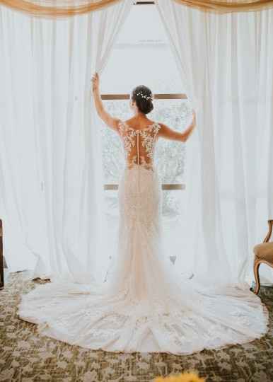 Illusion back dress with buttons and lace 