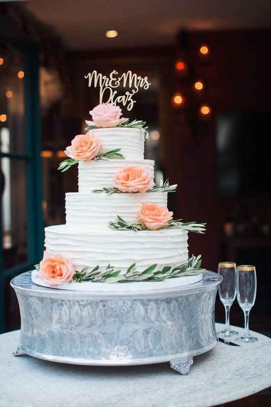 White buttercream wedding cake with flowers 
