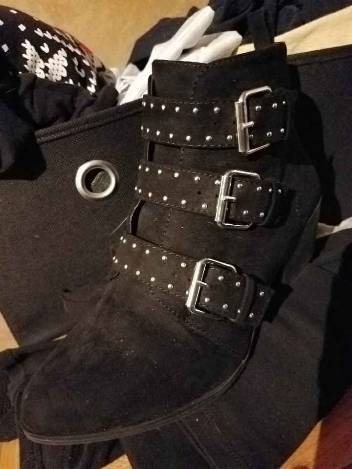 What shoes will you be wearing??  Heels? Flats? Boots? - 1