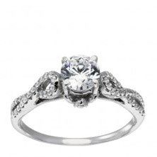 looking for ladies opinions on engagment rings, im shopping for my gf and will be proposing soon