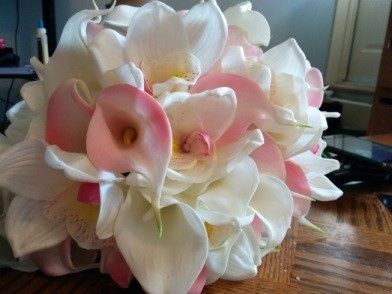 DIY bouquets and boutonnieres