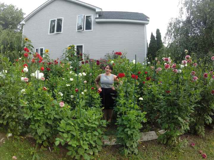How many flowers per bouquet/centerpiece?