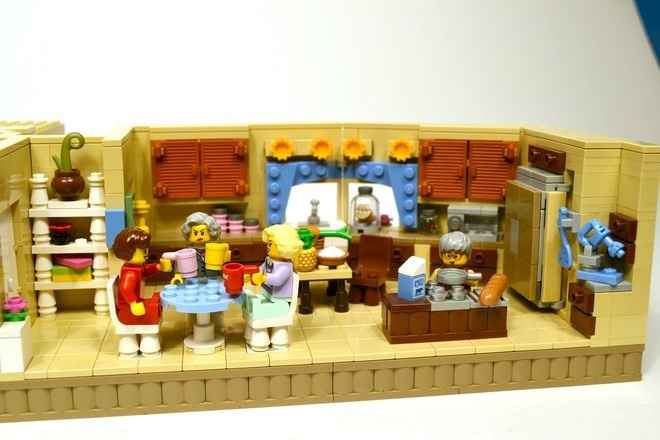 NWR: the Golden Girls Lego set is all I ever want for the rest of my life