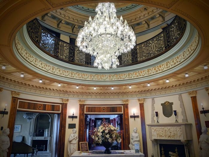  Ugly Banquet Hall, Huge Deco Restrictions - 2