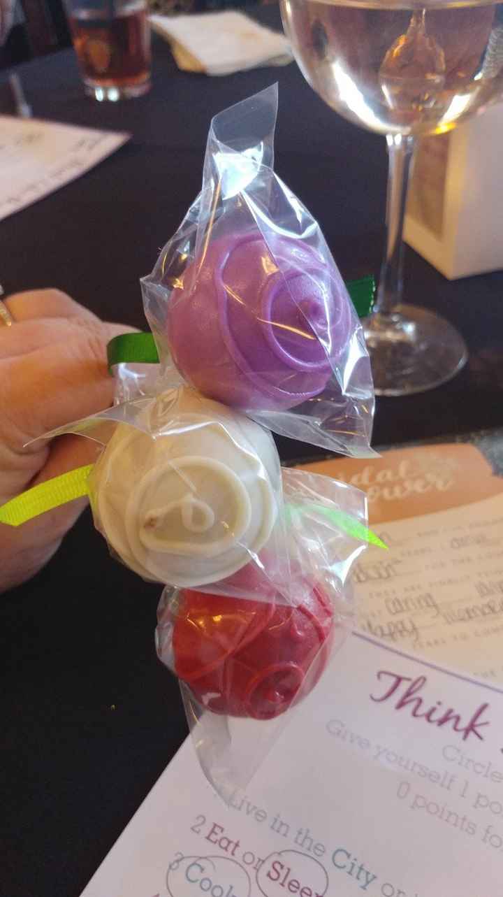 Cake pops that look like roses