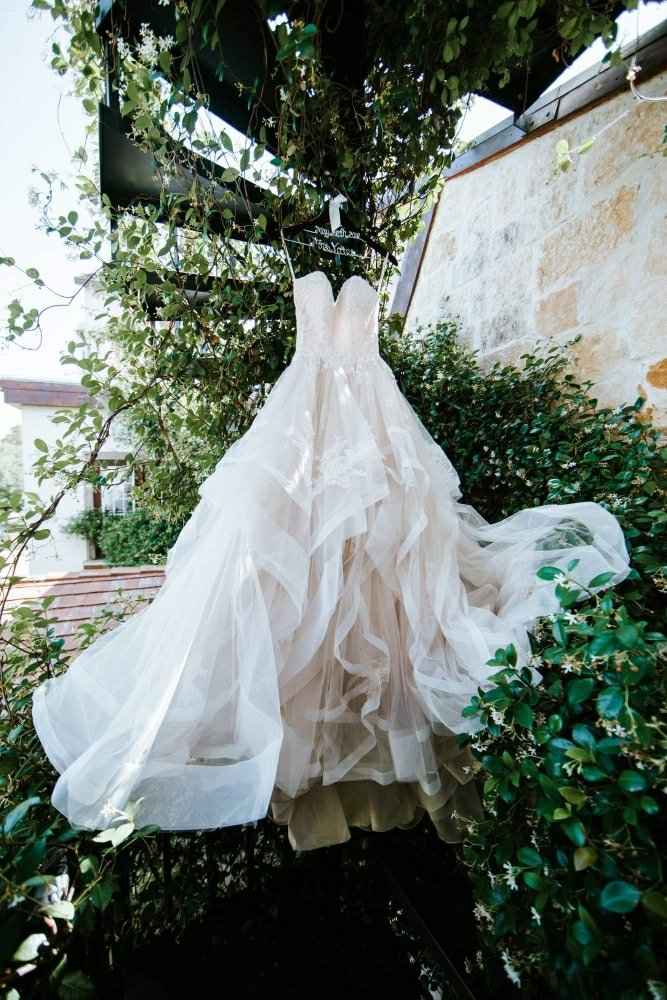 My husband and i got married a few months ago and got our wedding photos back! i thought i would sha