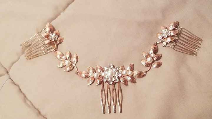 I also bought this head piece, but not sure of a way to make it work with this kind of hair style. T