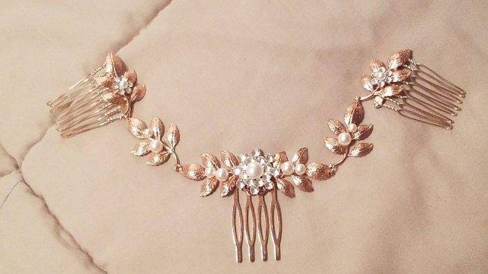 I also bought this head piece, but not sure of a way to make it work with this kind of hair style. T