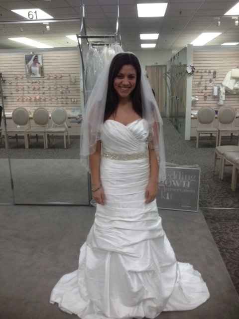Update: Found the dress... scroll down/ Looking for a wedding dress... again