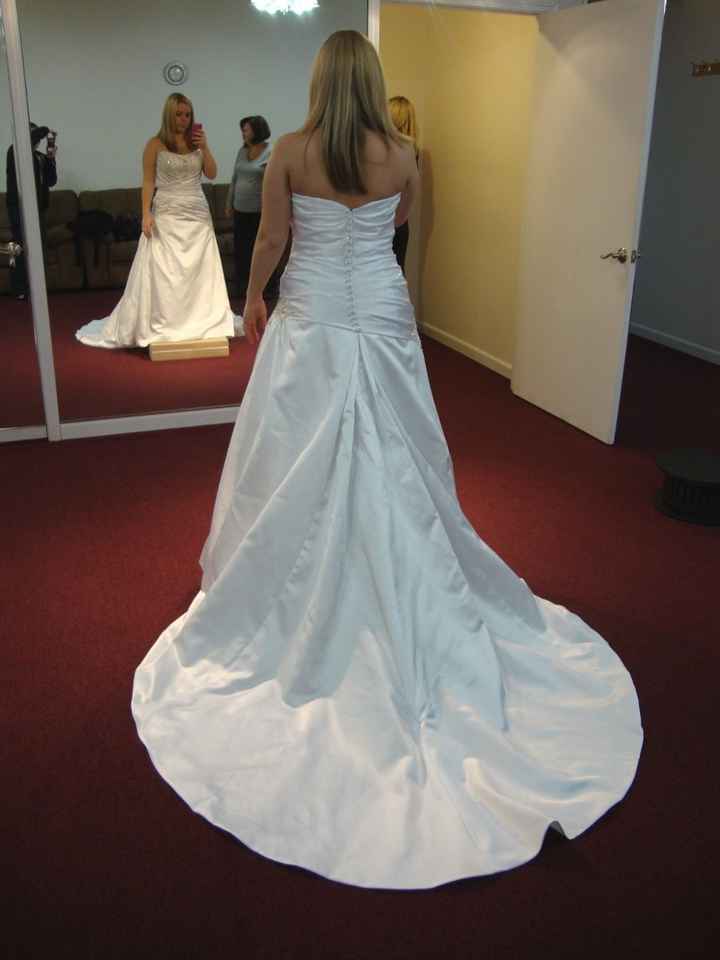 Show us your wedding dress!!!!!!