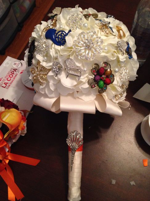 Brooch bouqet