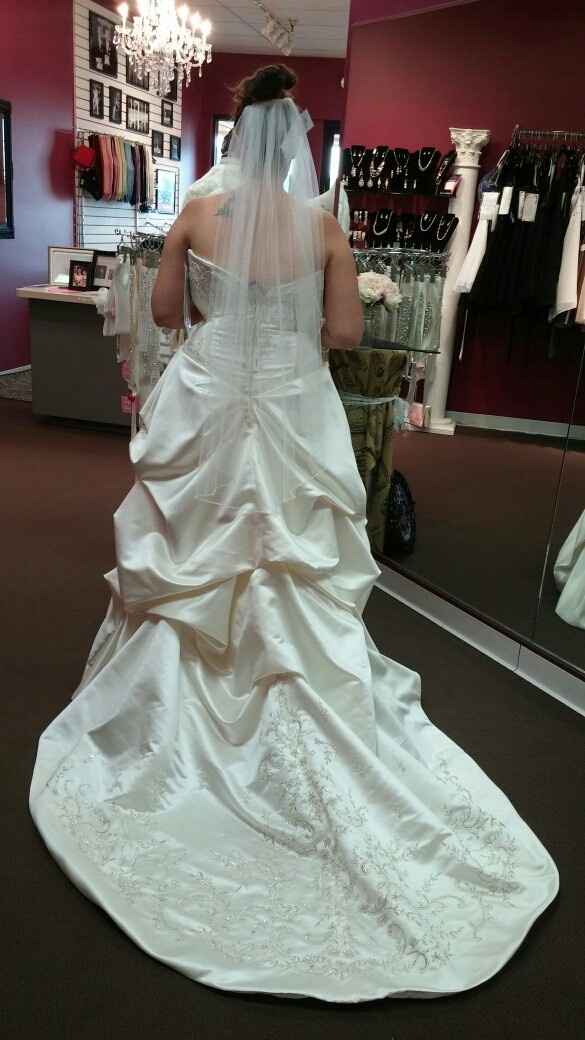 Let's show off our wedding gowns!