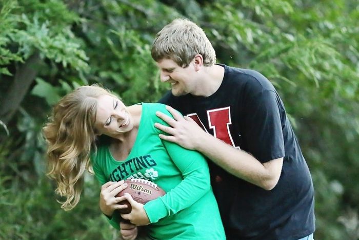 Show Me Your Engagement Picture Outfits!!
