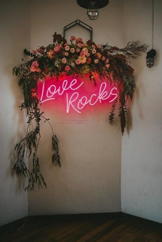 Neon Signs & Rustic Weddings 4