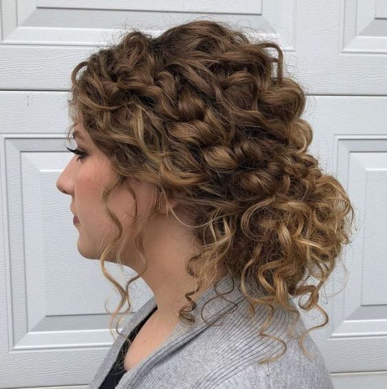 Curly Hair Style for Bride 4