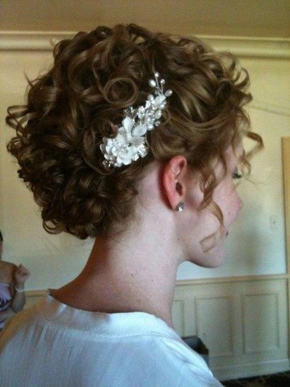 Curly Hair Style for Bride 7