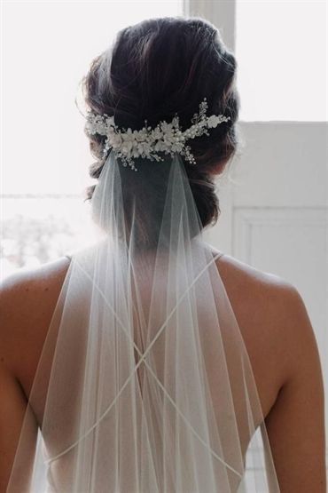 Wedding hair: veil and barrette/comb 3