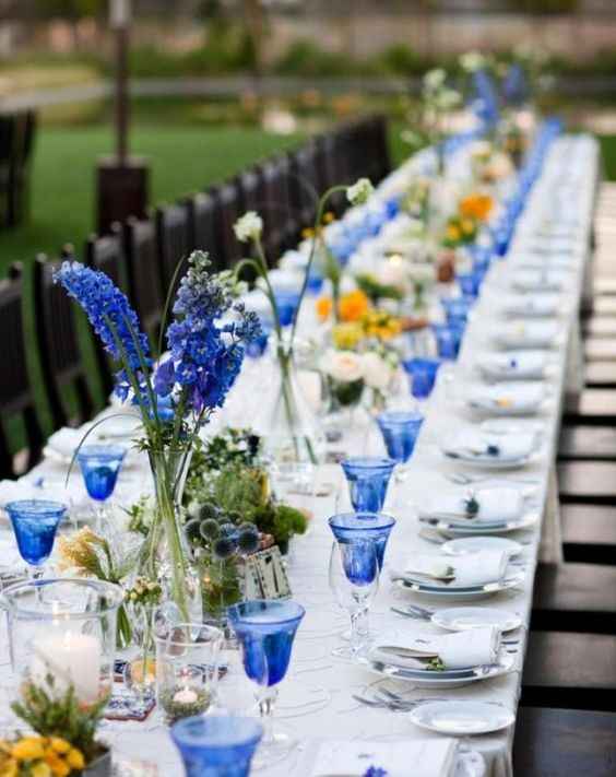 sapphire dark blue table setting wine glasses centerpiece