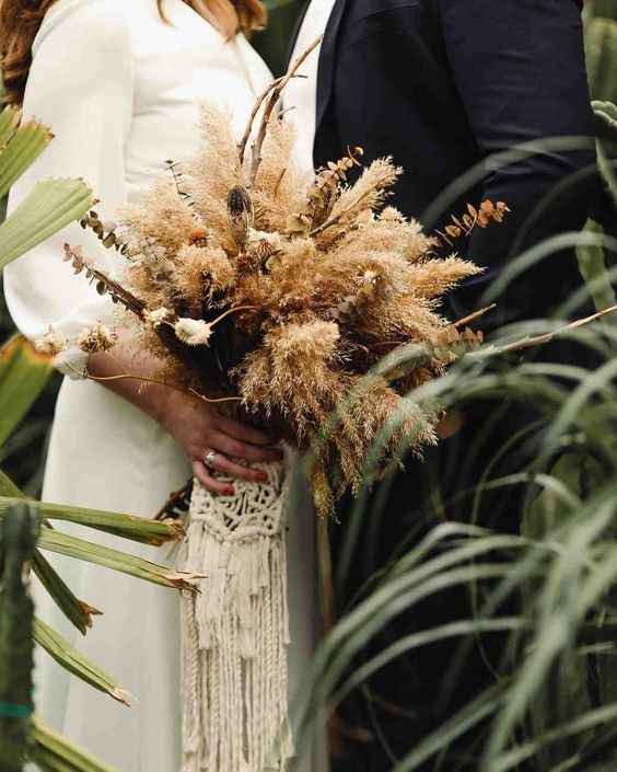 feather wheat bouquet brown color scheme bride